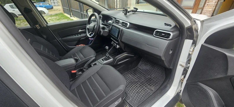 Dacia Duster 5 г.Гаранция!Газ/Заводска, снимка 4 - Автомобили и джипове - 51538573