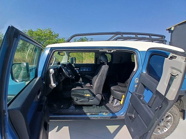 Toyota Fj cruiser 4.0, снимка 8 - Автомобили и джипове - 55607904