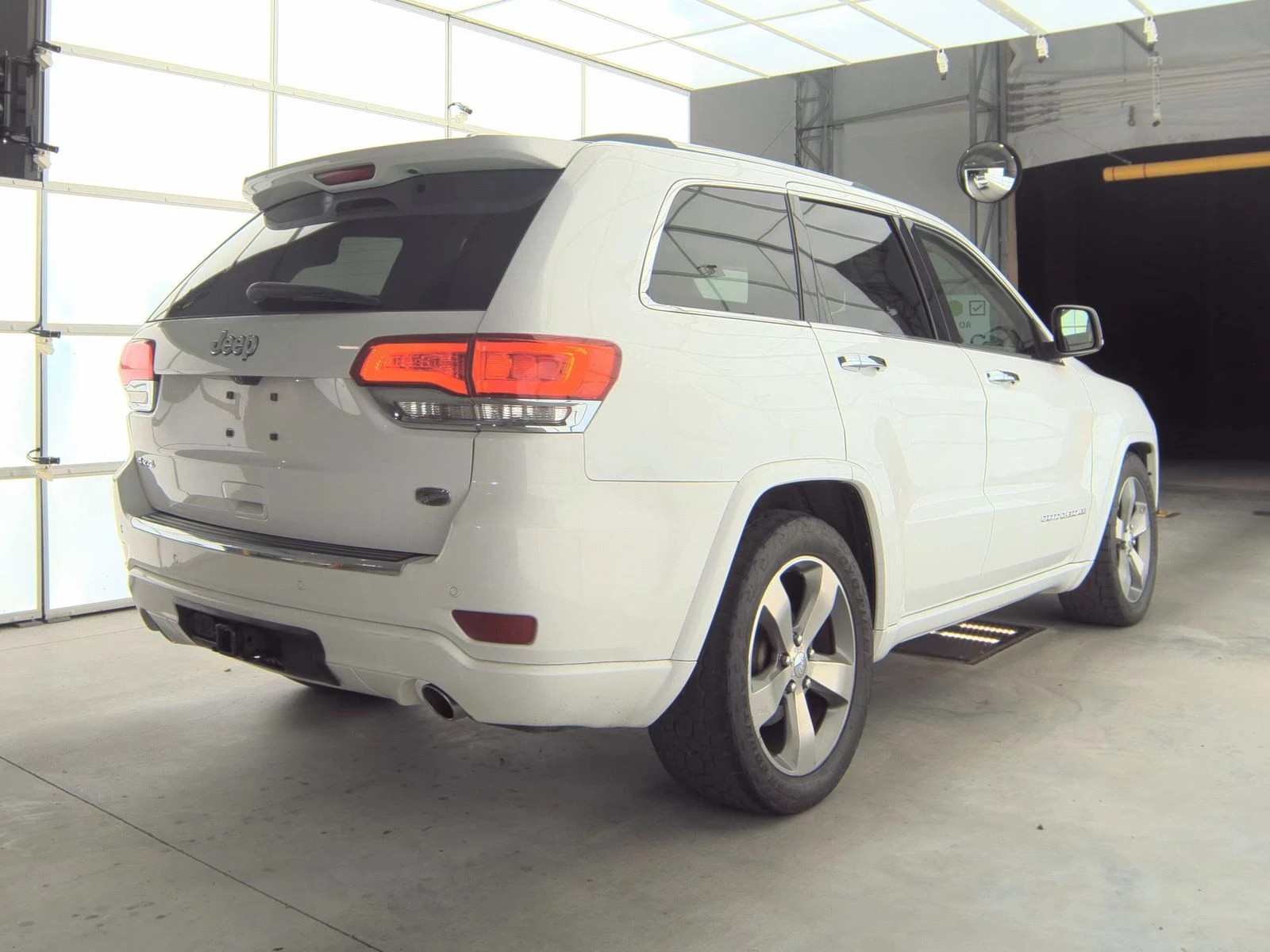 Jeep Grand cherokee OVERLAND 5.7 HEMI* Обдух* 8ZF* Въздух* Пано*  - изображение 4