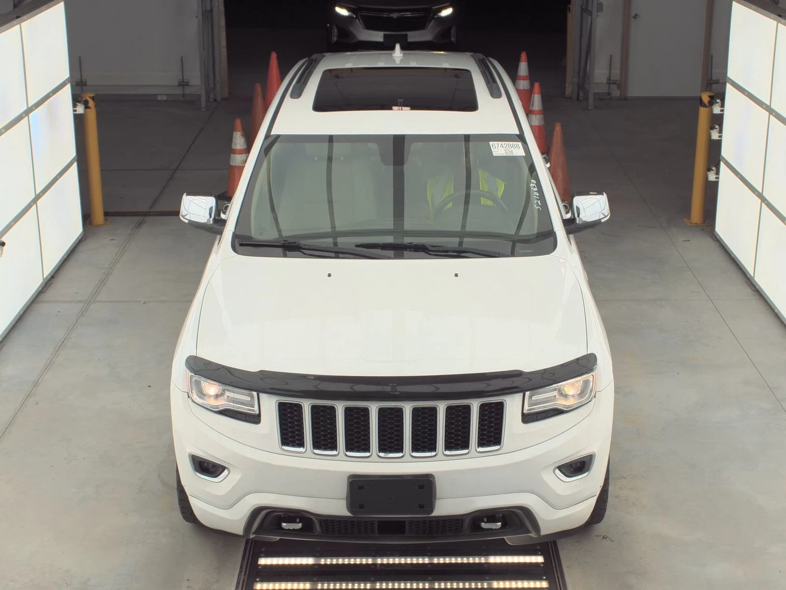 Jeep Grand cherokee OVERLAND 5.7 HEMI* Обдух* 8ZF* Въздух* Пано*  - изображение 2