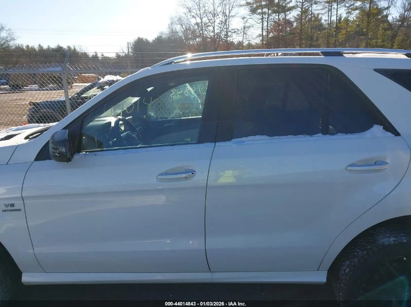 Mercedes-Benz ML 63 AMG 2013 MERCEDES-BENZ ML 63 AMG 4MATIC - изображение 6