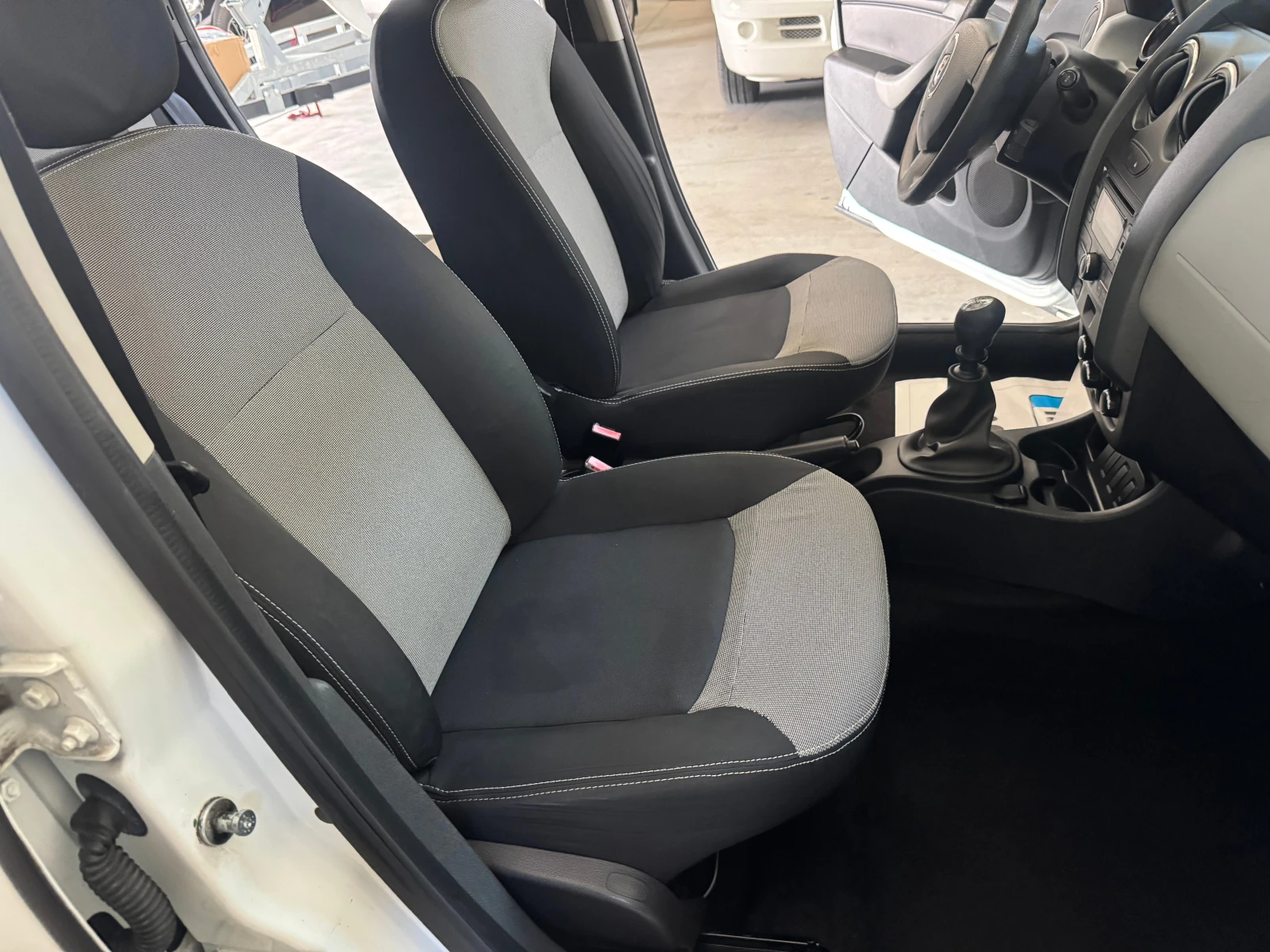 Dacia Duster 1.5 DCI, снимка 8 - Автомобили и джипове - 54225805