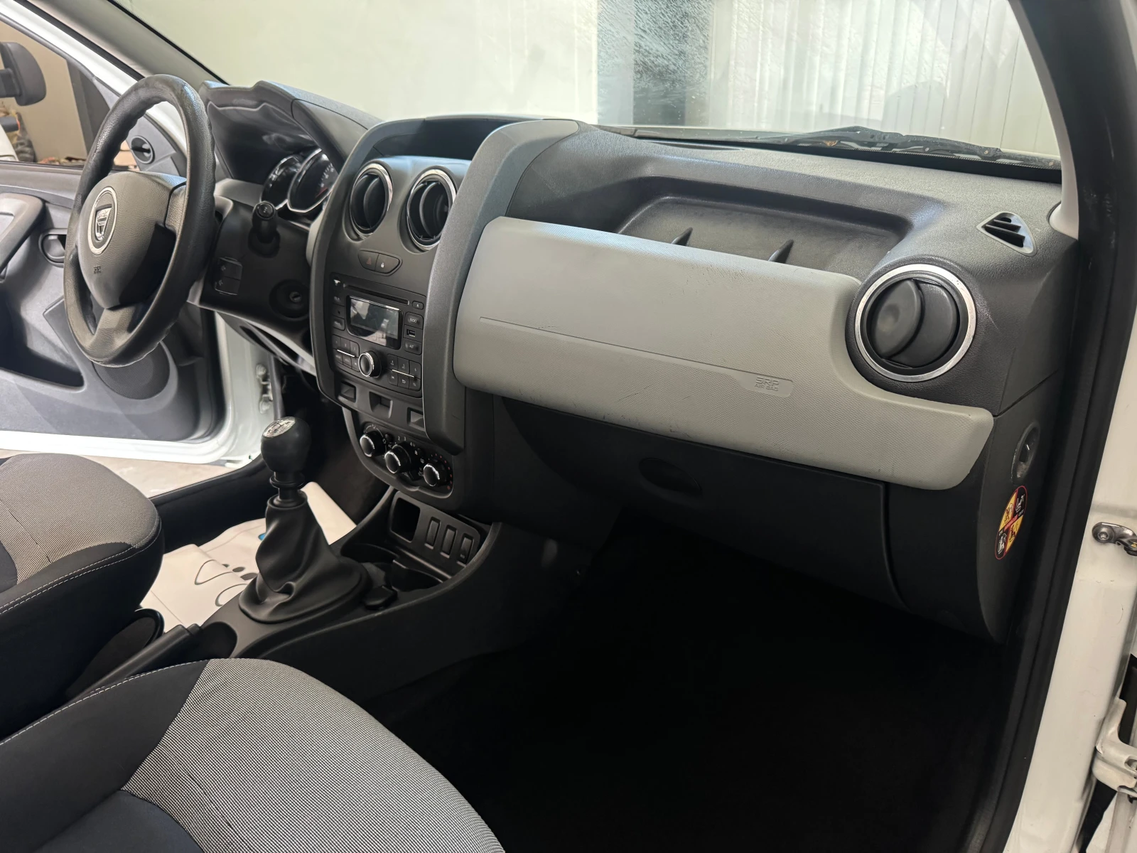 Dacia Duster 1.5 DCI, снимка 10 - Автомобили и джипове - 54225805
