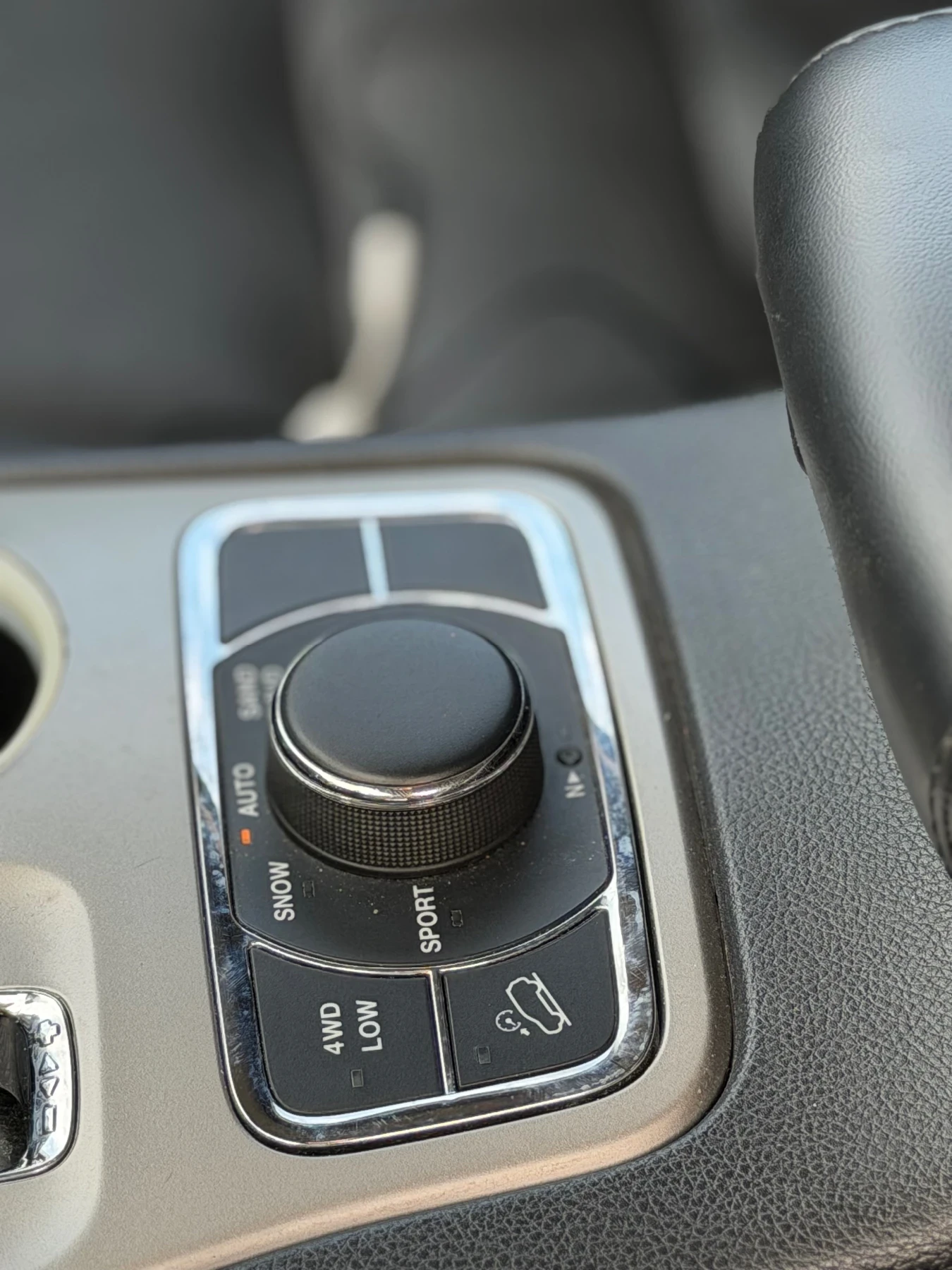 Jeep Grand cherokee ШВЕЙЦАРИЯ, снимка 14 - Автомобили и джипове - 55317473