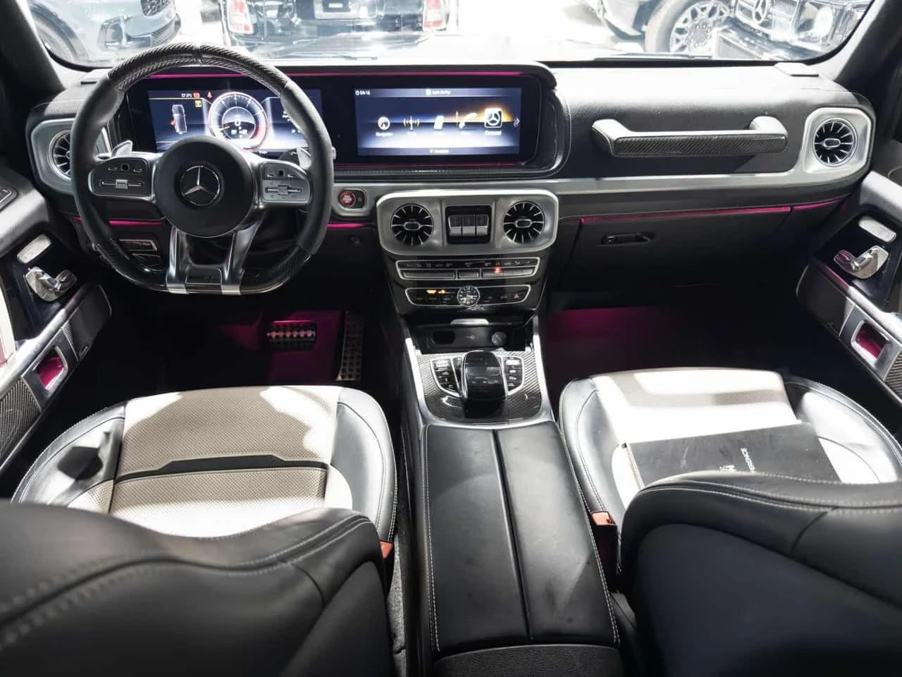 Mercedes-Benz G 63 AMG 4MATIC/ПАНОРАМА/ПОДГРЕВИ, снимка 8 - Автомобили и джипове - 55601488