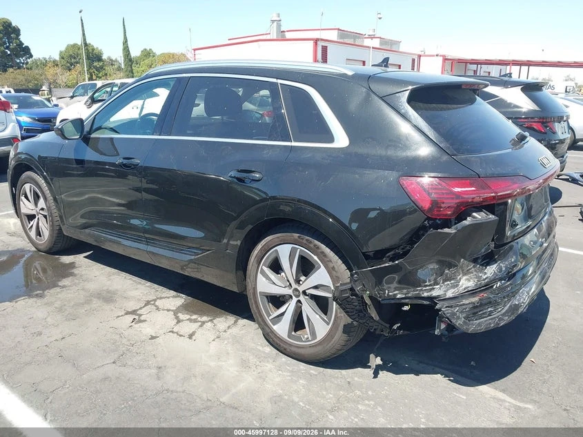 Audi Q8 E-Tron Premium Plus Quattro, снимка 3 - Автомобили и джипове - 56406061
