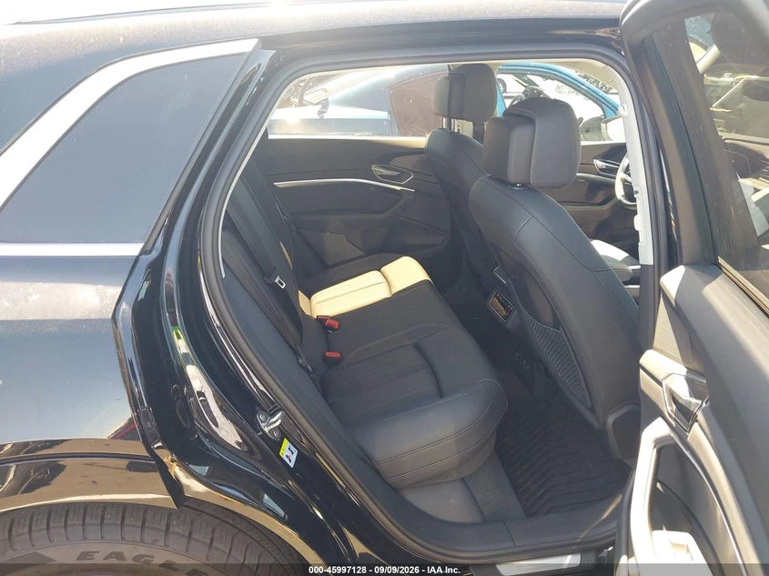 Audi Q8 E-Tron Premium Plus Quattro, снимка 8 - Автомобили и джипове - 56406061