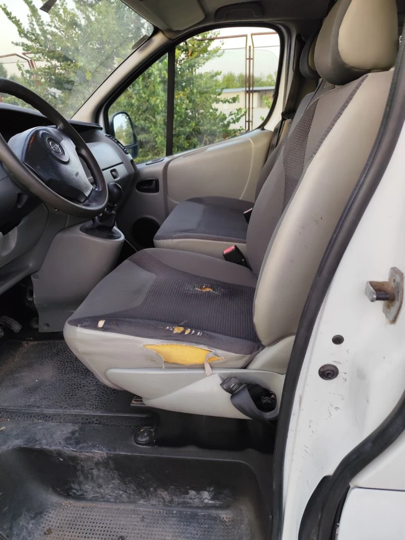 Opel Vivaro 2.5, снимка 6 - Бусове и автобуси - 47327544