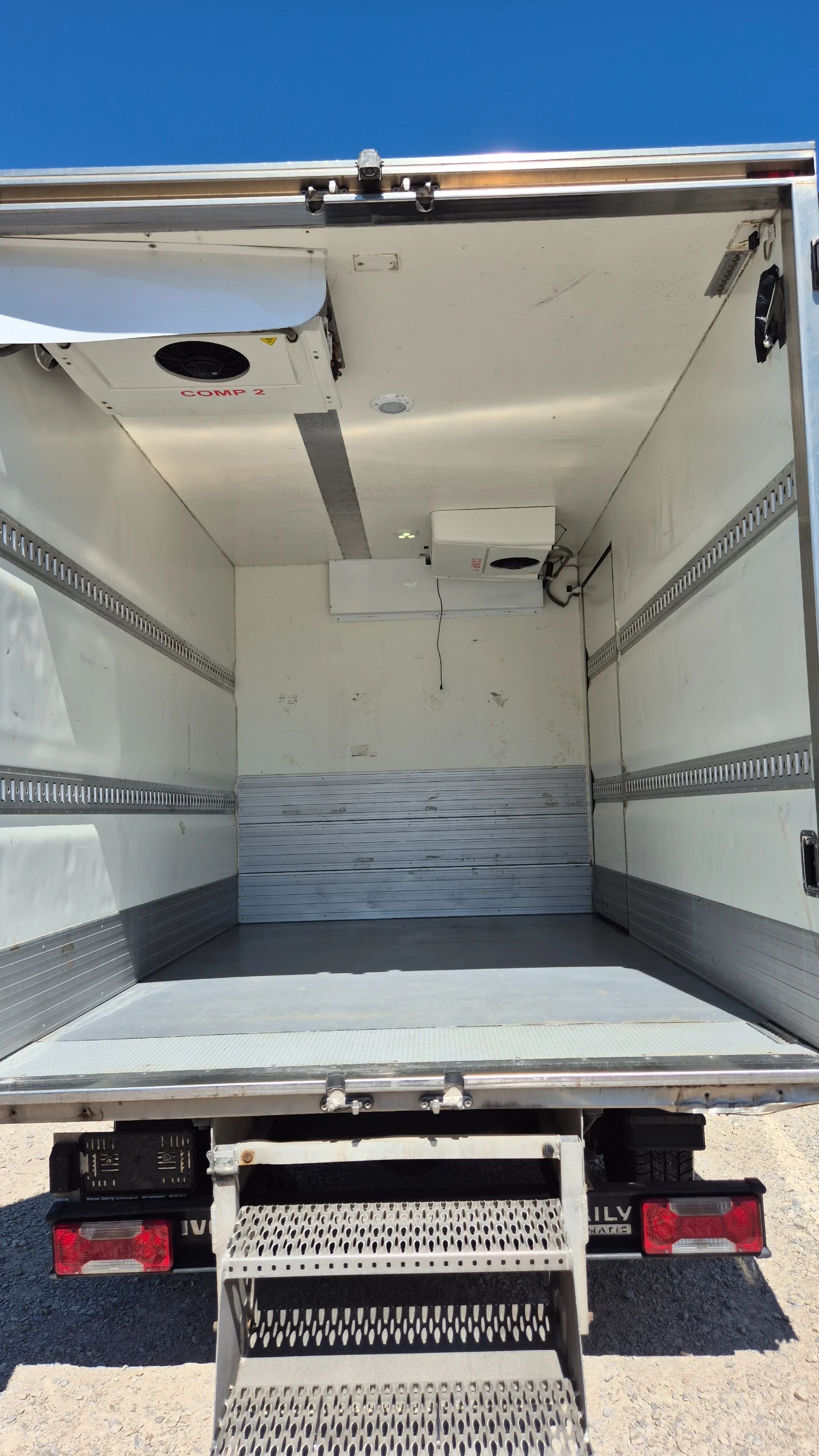 Iveco Daily 35s16* ХЛАДИЛЕН* КЛИМАТИК* HI-MATIC* ШВЕЙЦАРИЯ* , снимка 7 - Бусове и автобуси - 55692466