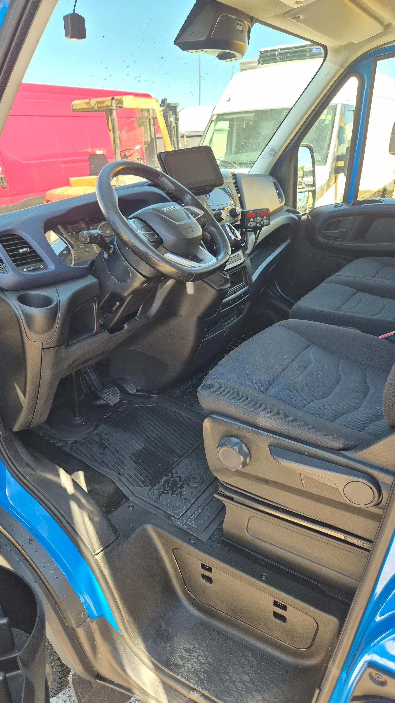 Iveco Daily 35s16* ХЛАДИЛЕН* КЛИМАТИК* HI-MATIC* ШВЕЙЦАРИЯ* , снимка 9 - Бусове и автобуси - 55692466