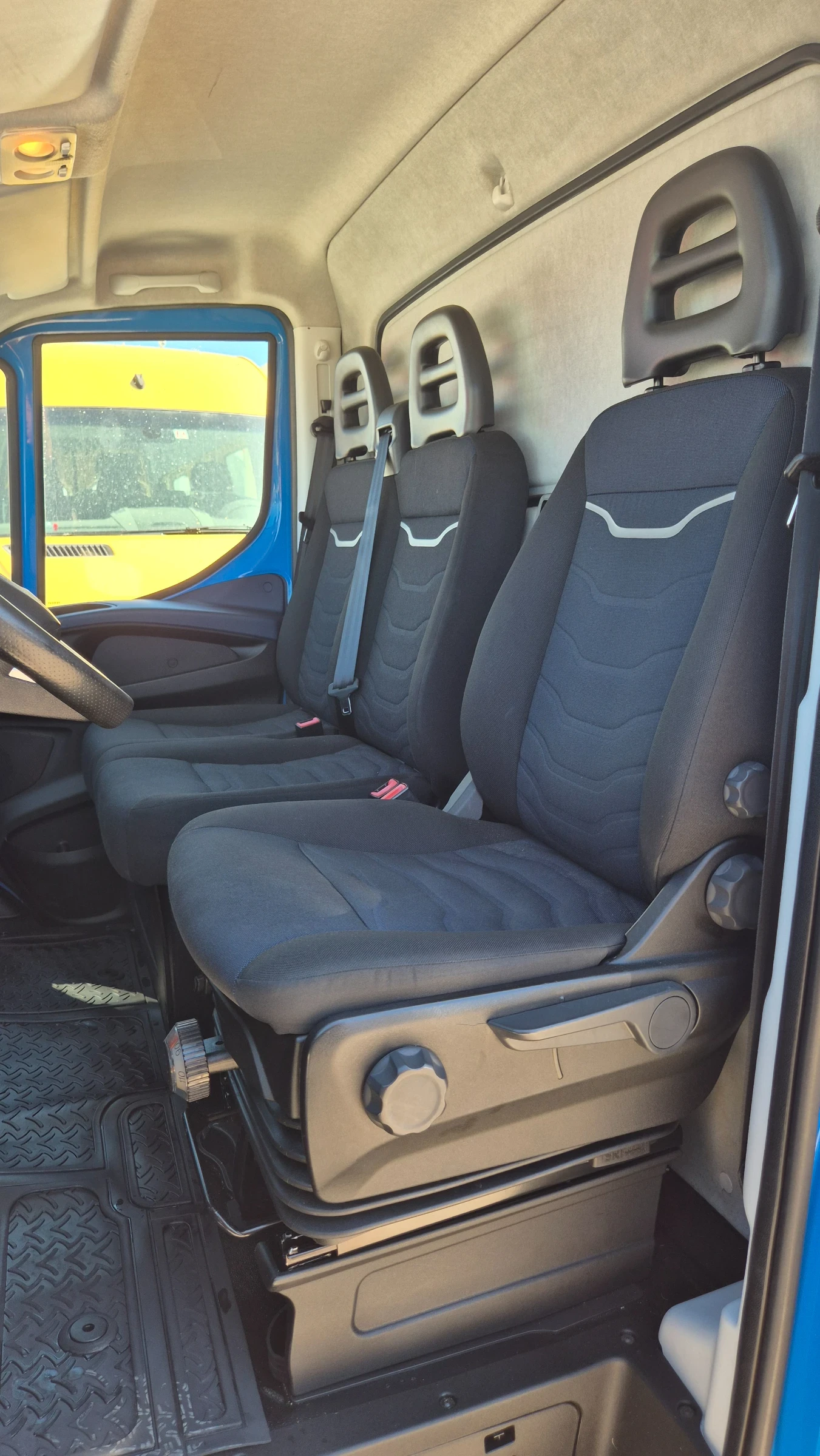 Iveco Daily 35s16* ХЛАДИЛЕН* КЛИМАТИК* HI-MATIC* ШВЕЙЦАРИЯ* , снимка 10 - Бусове и автобуси - 55692466