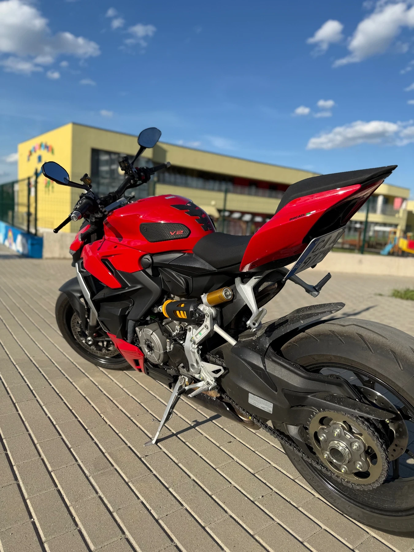 Ducati Streetfighter V2 - изображение 2