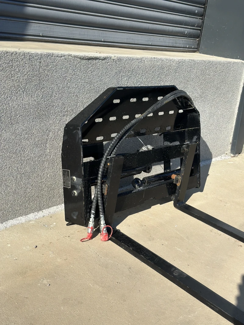 Допълнително оборудване Друг вид ВИЛИЦИ И ХИДРАВЛИЧНИ ВИЛИЦИ ЗА МИНИ ЧЕЛЕН ТОВАРАЧ