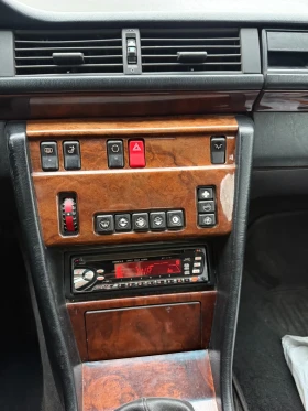 Mercedes-Benz 124 Е200 , снимка 9