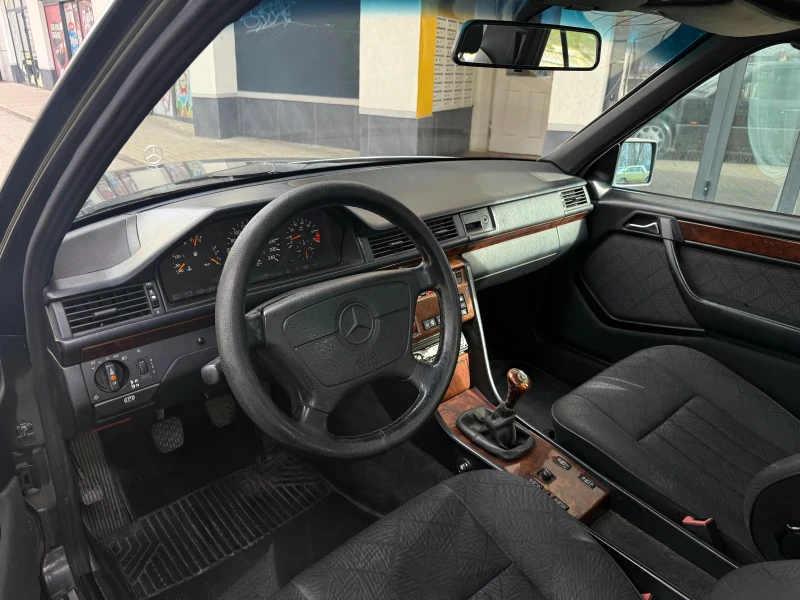 Mercedes-Benz 124 E200, снимка 8 - Автомобили и джипове - 34854712