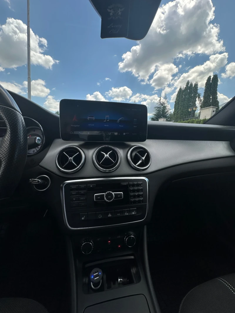 Mercedes-Benz CLA 220, снимка 9 - Автомобили и джипове - 48547268