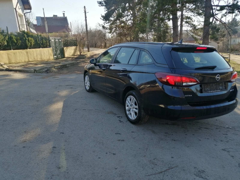 Opel Astra 1.6 CDTI , снимка 13 - Автомобили и джипове - 51907950