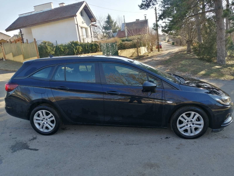 Opel Astra 1.6 CDTI , снимка 16 - Автомобили и джипове - 51907950