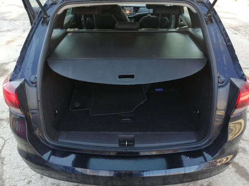 Opel Astra 1.6 CDTI , снимка 14 - Автомобили и джипове - 51907950