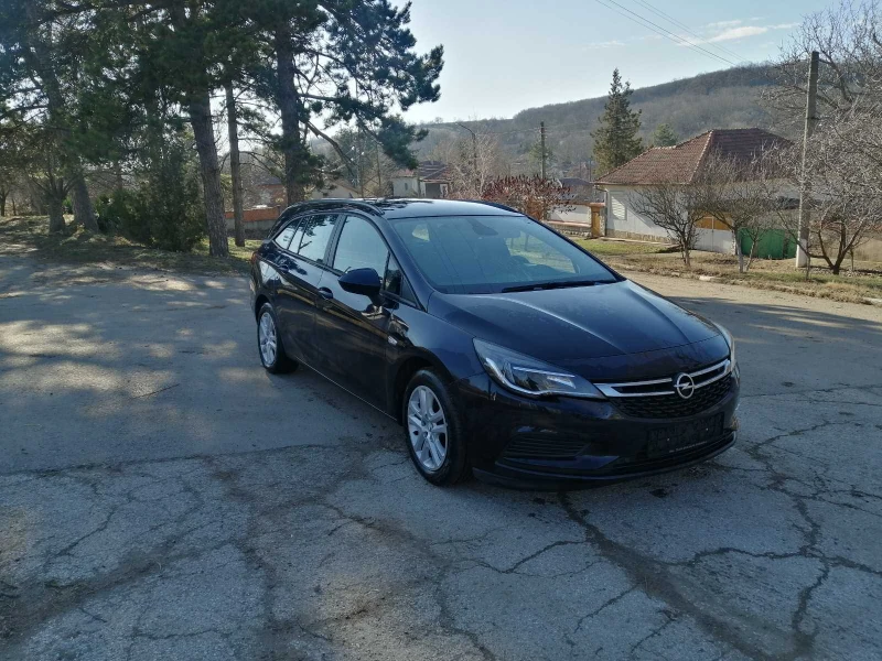 Opel Astra 1.6 CDTI , снимка 15 - Автомобили и джипове - 51907950