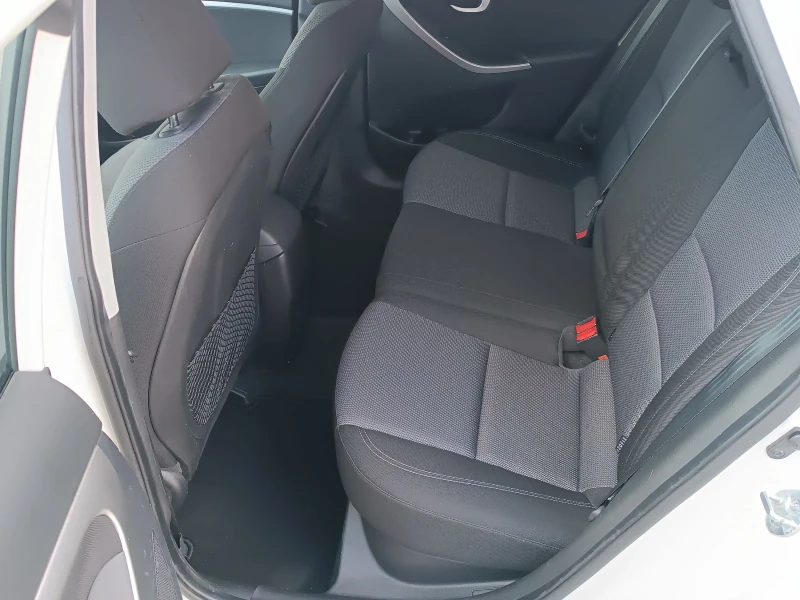 Hyundai I30 1.6 GDI, снимка 13 - Автомобили и джипове - 50071760