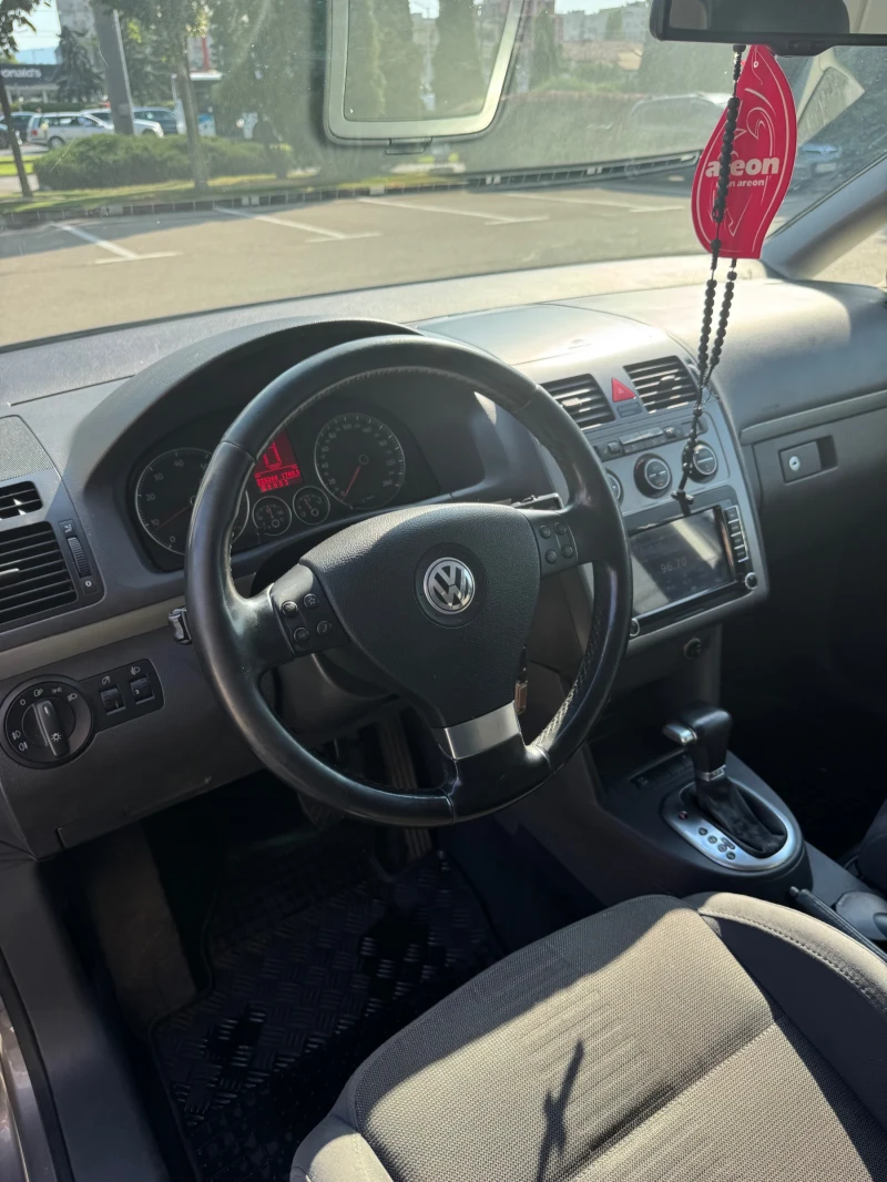 VW Touran 1.4 TSI, снимка 7 - Автомобили и джипове - 51251063