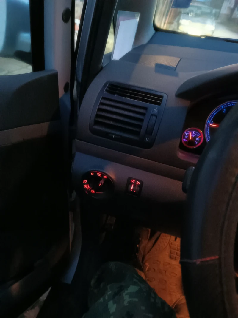 VW Sharan 1.9 TDI 116к, снимка 10 - Автомобили и джипове - 52694822