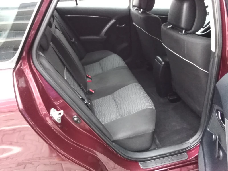 Toyota Avensis 2.0D4D-124kc. 6ck. FACELIFT, снимка 13 - Автомобили и джипове - 53222674