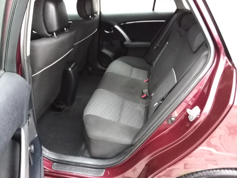 Toyota Avensis 2.0D4D-124kc. 6ck. FACELIFT, снимка 12 - Автомобили и джипове - 53222674