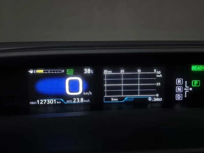 Toyota Prius 1.8 Хибрид, снимка 5 - Автомобили и джипове - 55687671