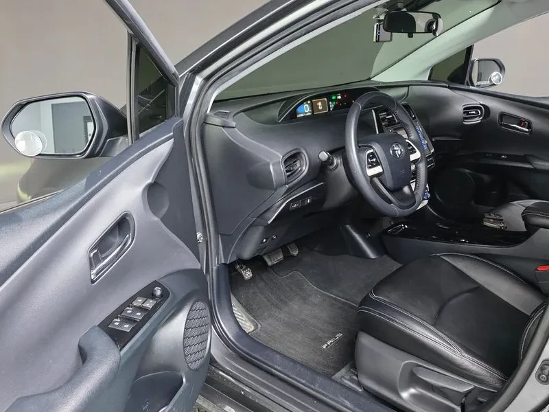 Toyota Prius 1.8 Хибрид, снимка 9 - Автомобили и джипове - 55687671