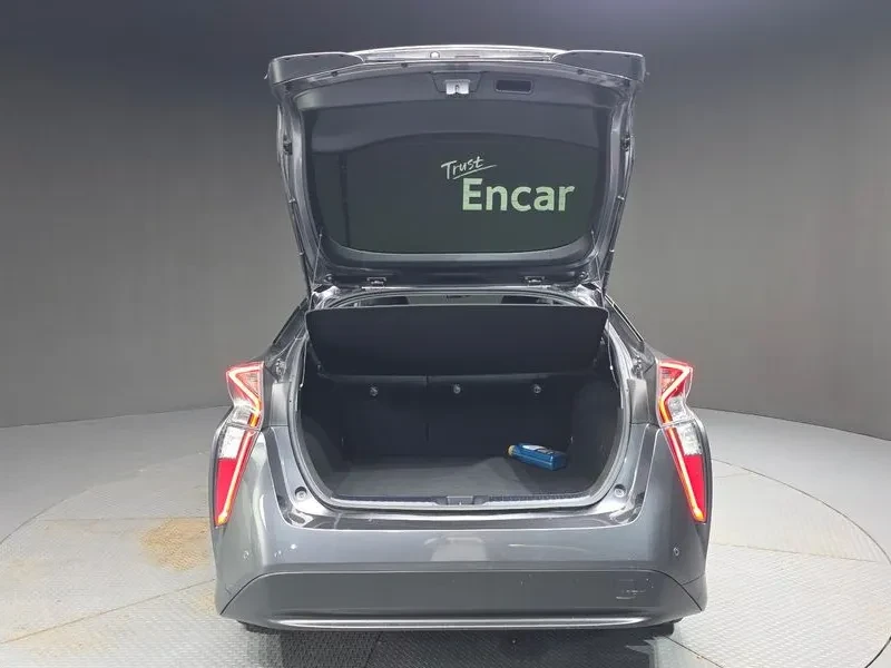 Toyota Prius 1.8 Хибрид, снимка 12 - Автомобили и джипове - 55687671