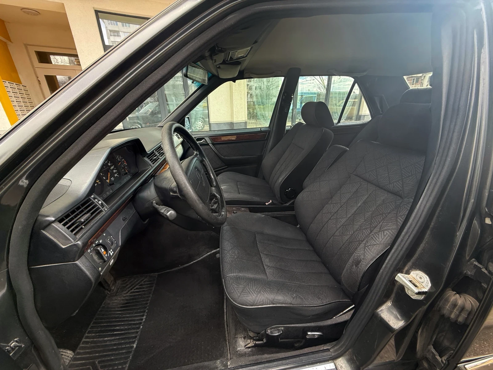 Mercedes-Benz 124 E200 - изображение 9