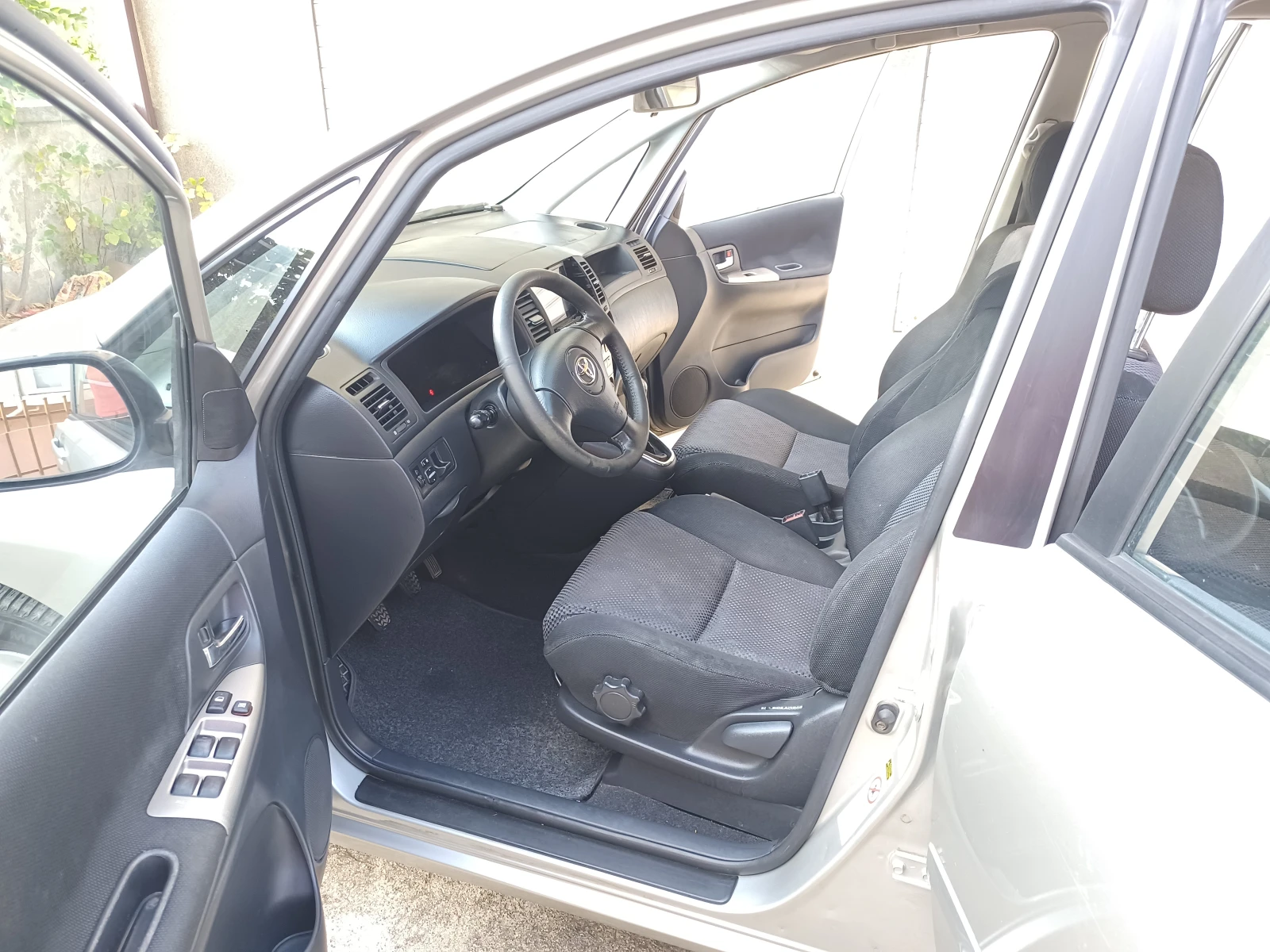 Toyota Corolla verso 2.0 D4D 90к.с. - изображение 8