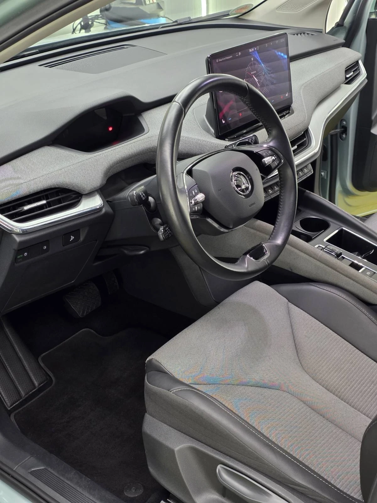 Skoda Enyaq 60iV, снимка 12 - Автомобили и джипове - 53973260