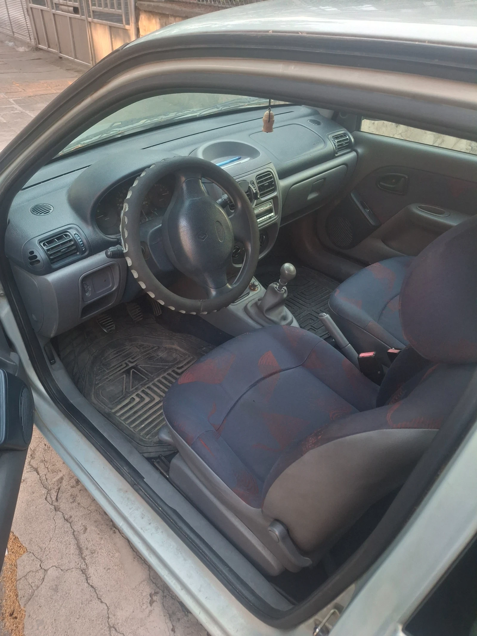 Renault Clio 1.2, снимка 4 - Автомобили и джипове - 54172071