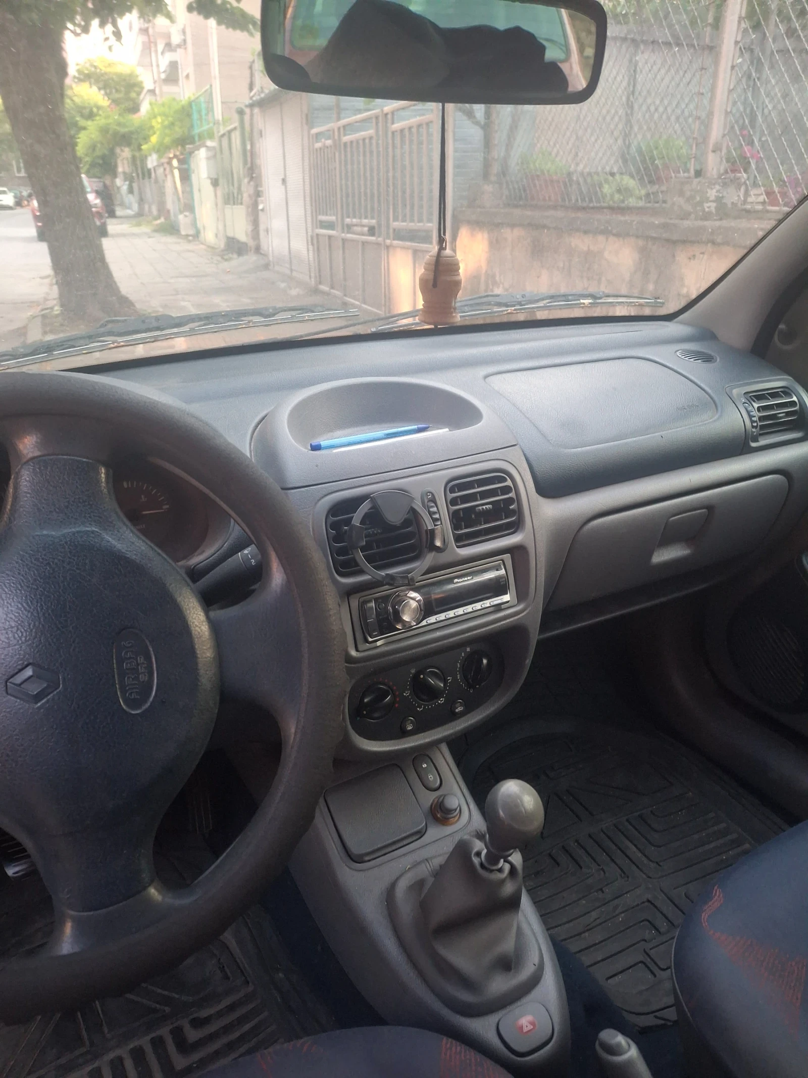 Renault Clio 1.2, снимка 5 - Автомобили и джипове - 54172071