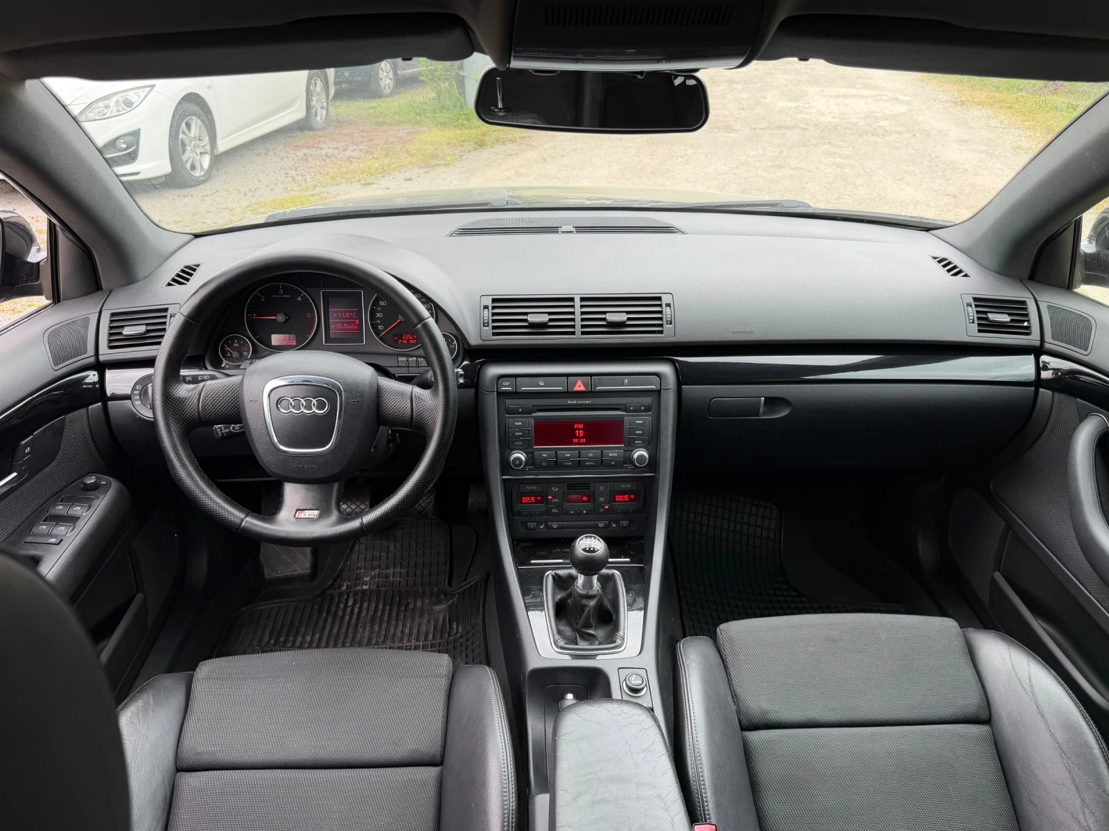 Audi A4 2.0TDI, снимка 9 - Автомобили и джипове - 54265015