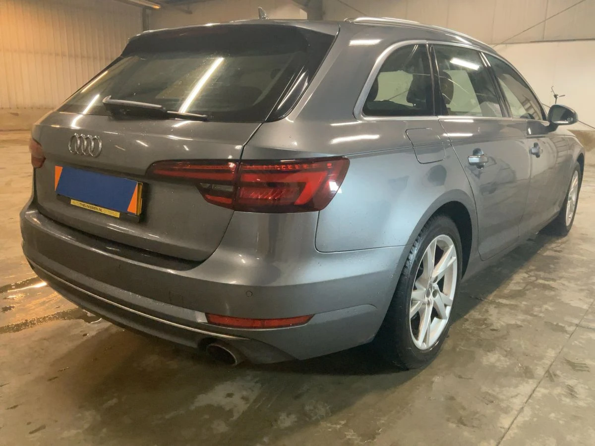 Audi A4 2.0 TFSI Avant Ultra Sport, снимка 2 - Автомобили и джипове - 54389933