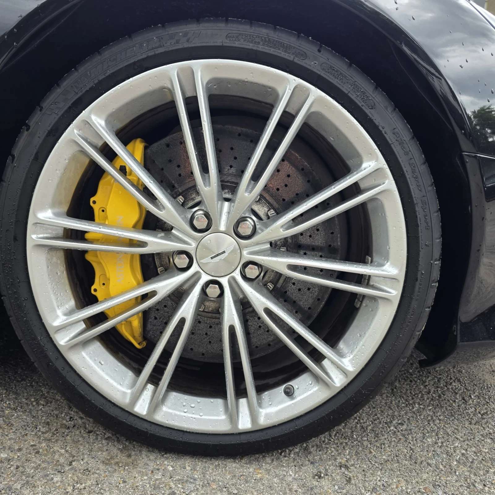 Aston Martin Db9 6.0 V12/Carbon/Ceramic/B&O, снимка 6 - Автомобили и джипове - 54994632