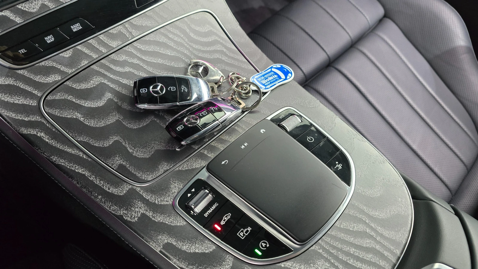 Mercedes-Benz E 450 4MATIC Coupe* AMG PACK* DISTRONIC* BURMESTER* 360*, снимка 14 - Автомобили и джипове - 55046327