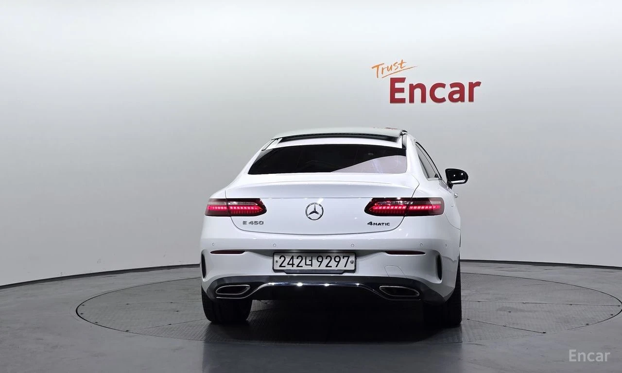 Mercedes-Benz E 450 4MATIC Coupe* AMG PACK* DISTRONIC* BURMESTER* 360*, снимка 4 - Автомобили и джипове - 55046327