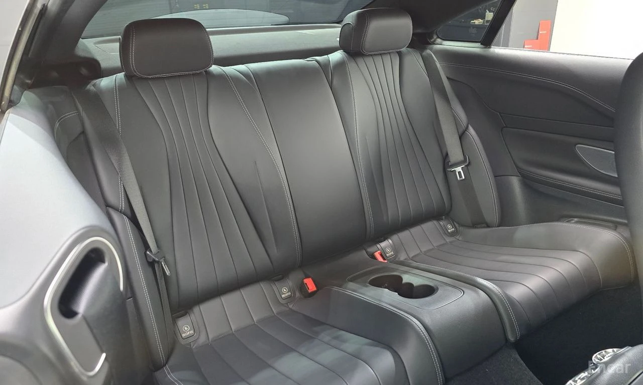 Mercedes-Benz E 450 4MATIC Coupe* AMG PACK* DISTRONIC* BURMESTER* 360*, снимка 16 - Автомобили и джипове - 55046327