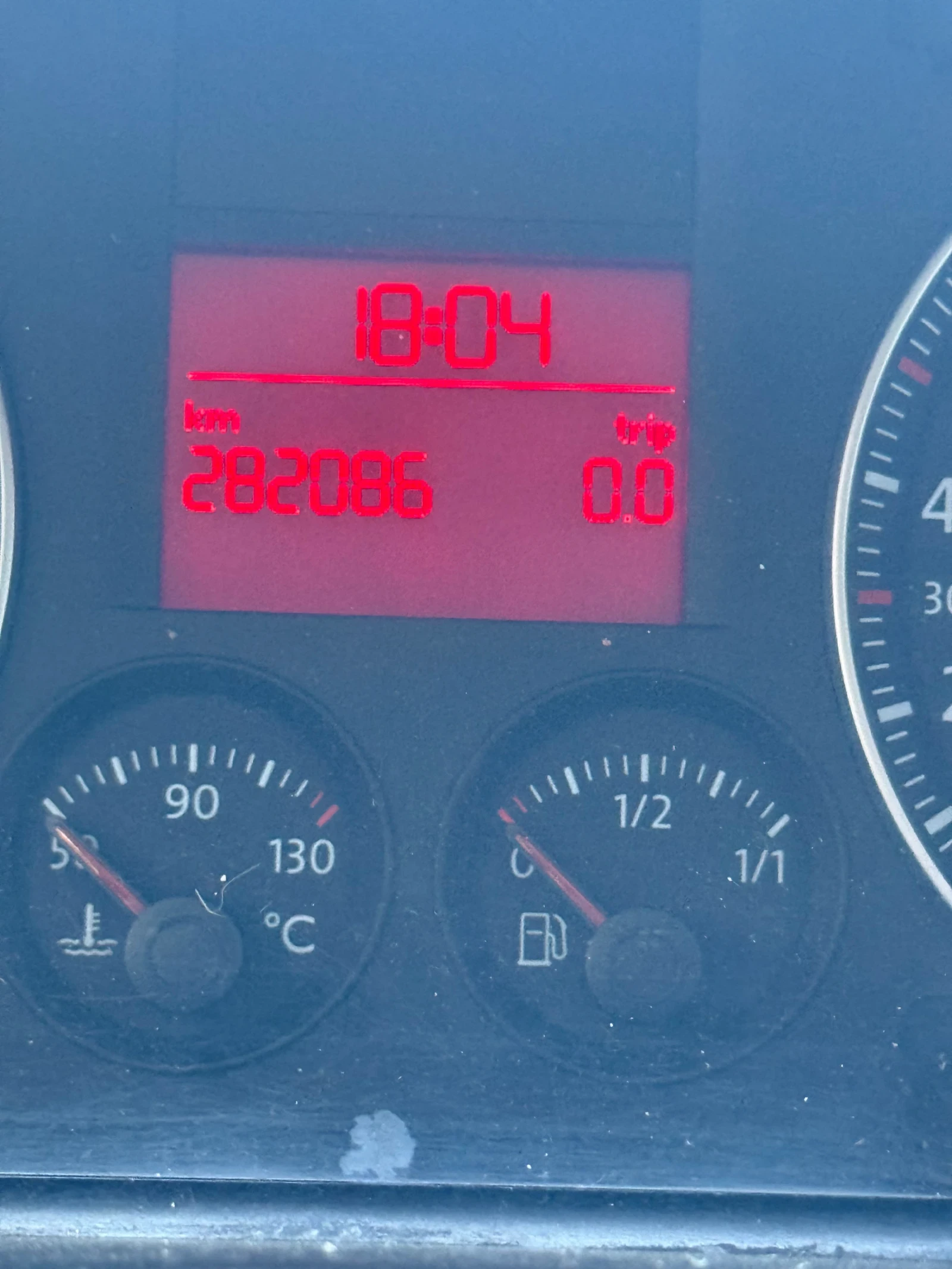 VW Touran, снимка 5 - Автомобили и джипове - 55744459