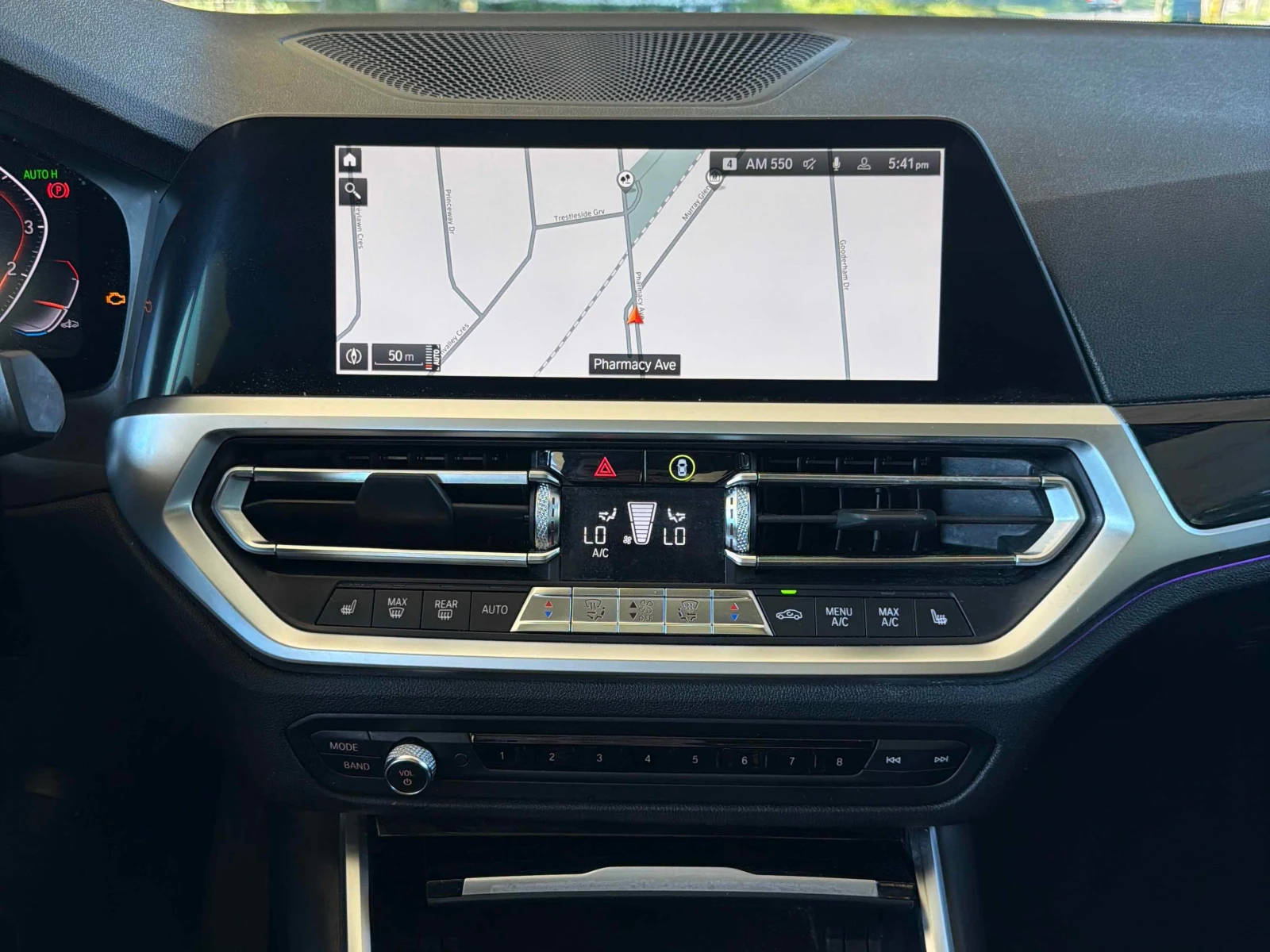 BMW 330 / xDrive / 360 CAMERA / HEAD-UP / AMBIENT, снимка 10 - Автомобили и джипове - 56137105