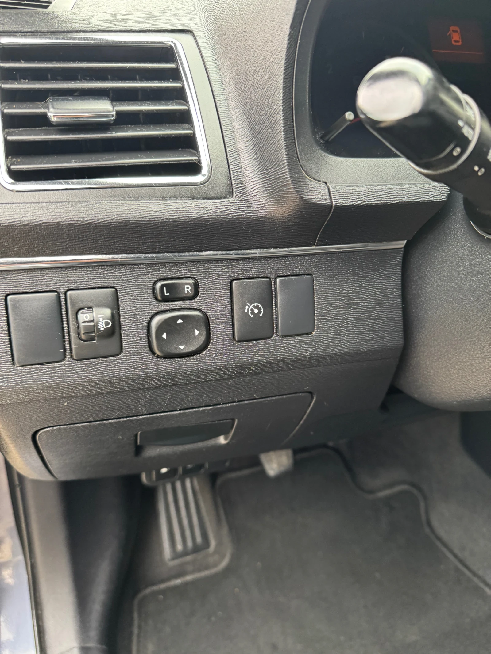 Toyota Avensis Нов внос, снимка 9 - Автомобили и джипове - 56224356