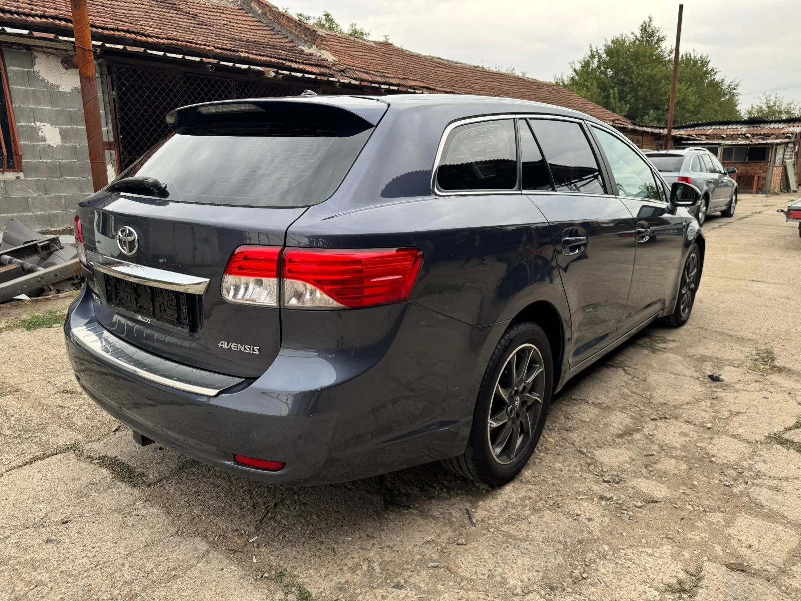 Toyota Avensis Нов внос, снимка 3 - Автомобили и джипове - 56224356