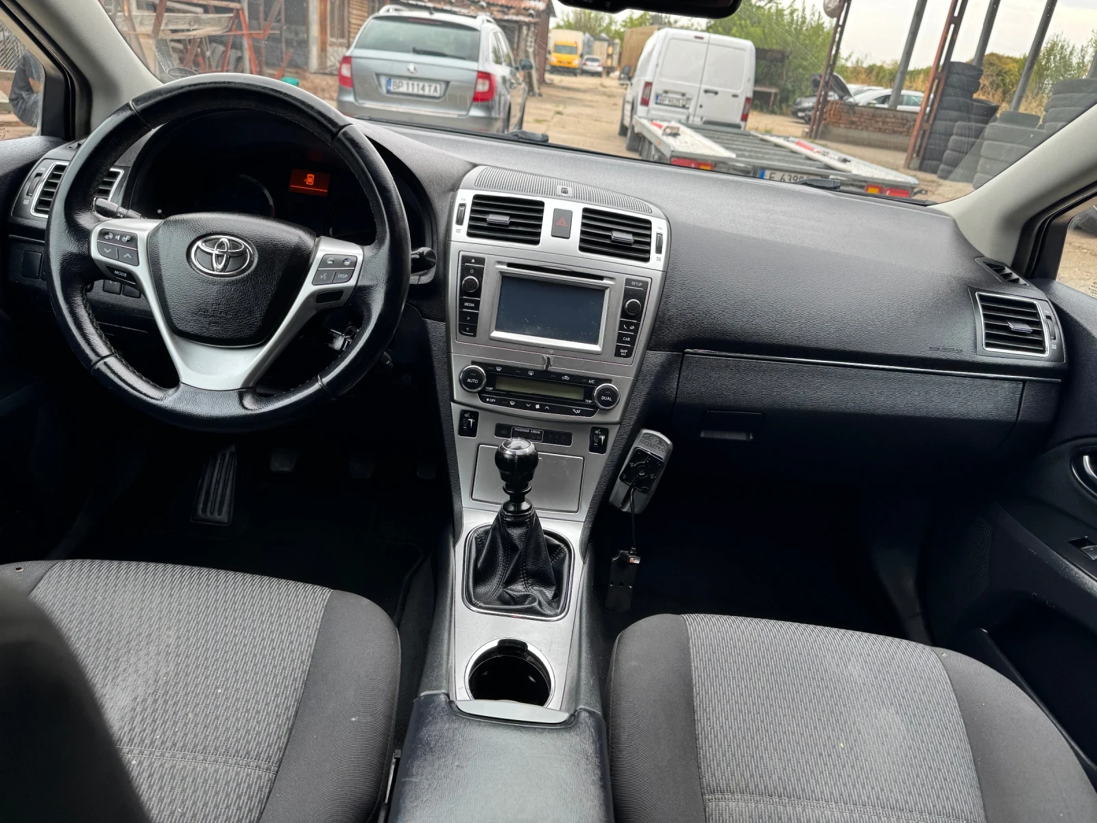 Toyota Avensis Нов внос, снимка 11 - Автомобили и джипове - 56224356