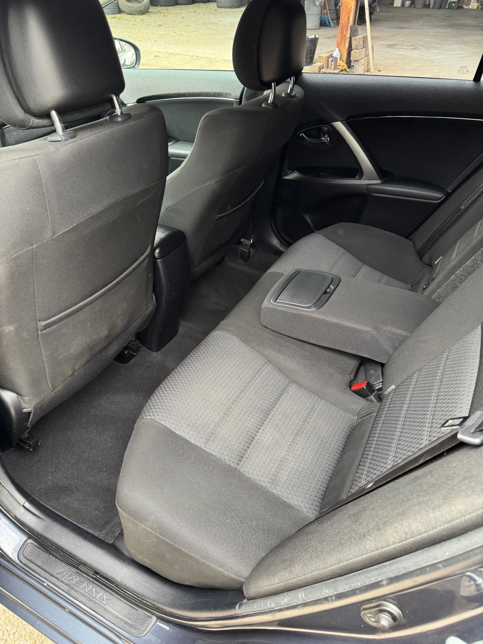 Toyota Avensis Нов внос, снимка 10 - Автомобили и джипове - 56224356