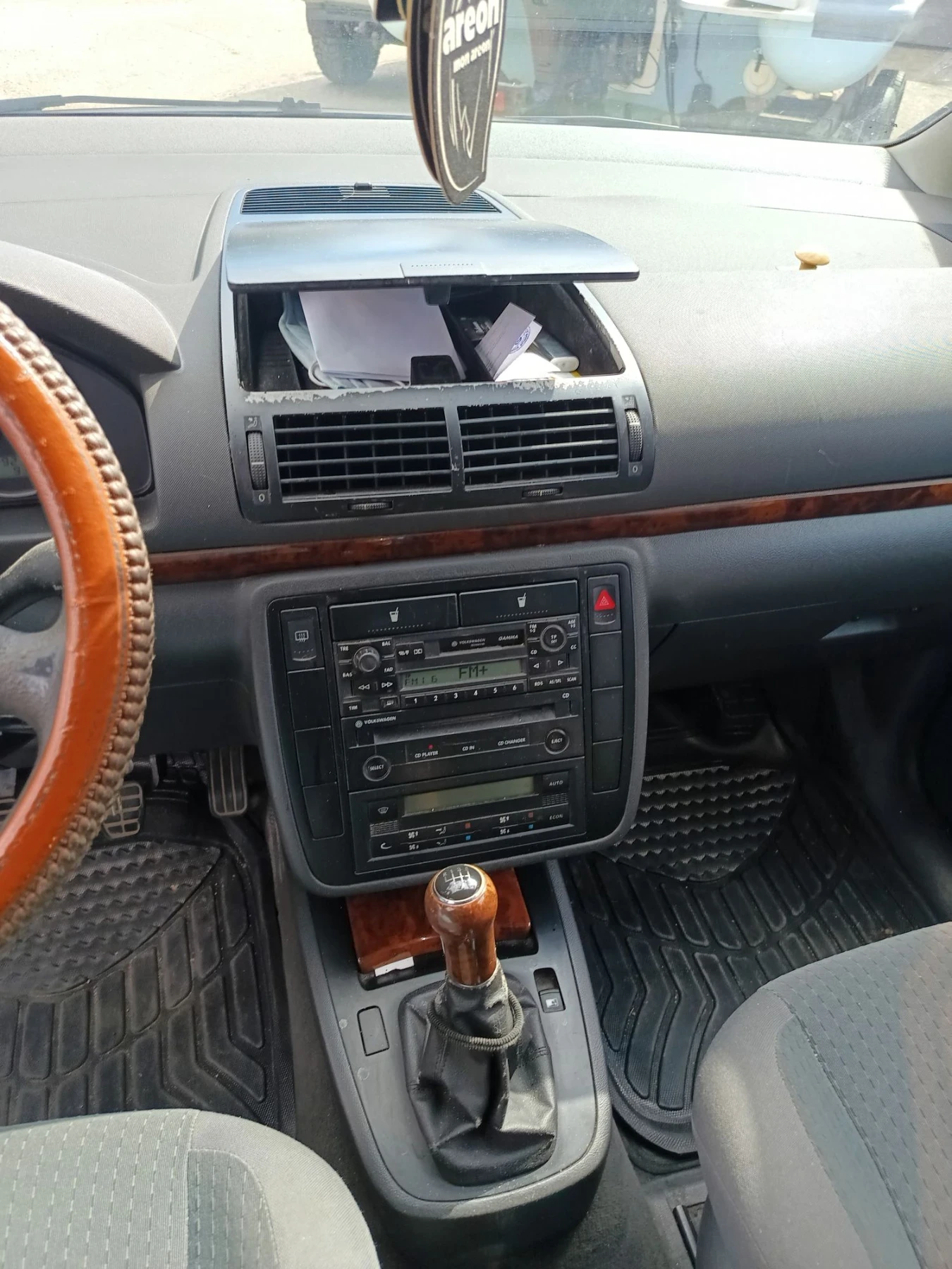 VW Sharan 1.9, снимка 7 - Автомобили и джипове - 56254977